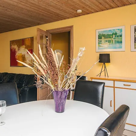 12 Person In Oksbol Oster Vrogum