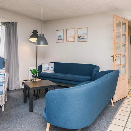 12 Person In Feriehus Oksbøl