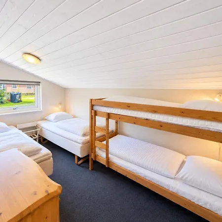 12 Person In Vakantiehuis Oksbøl